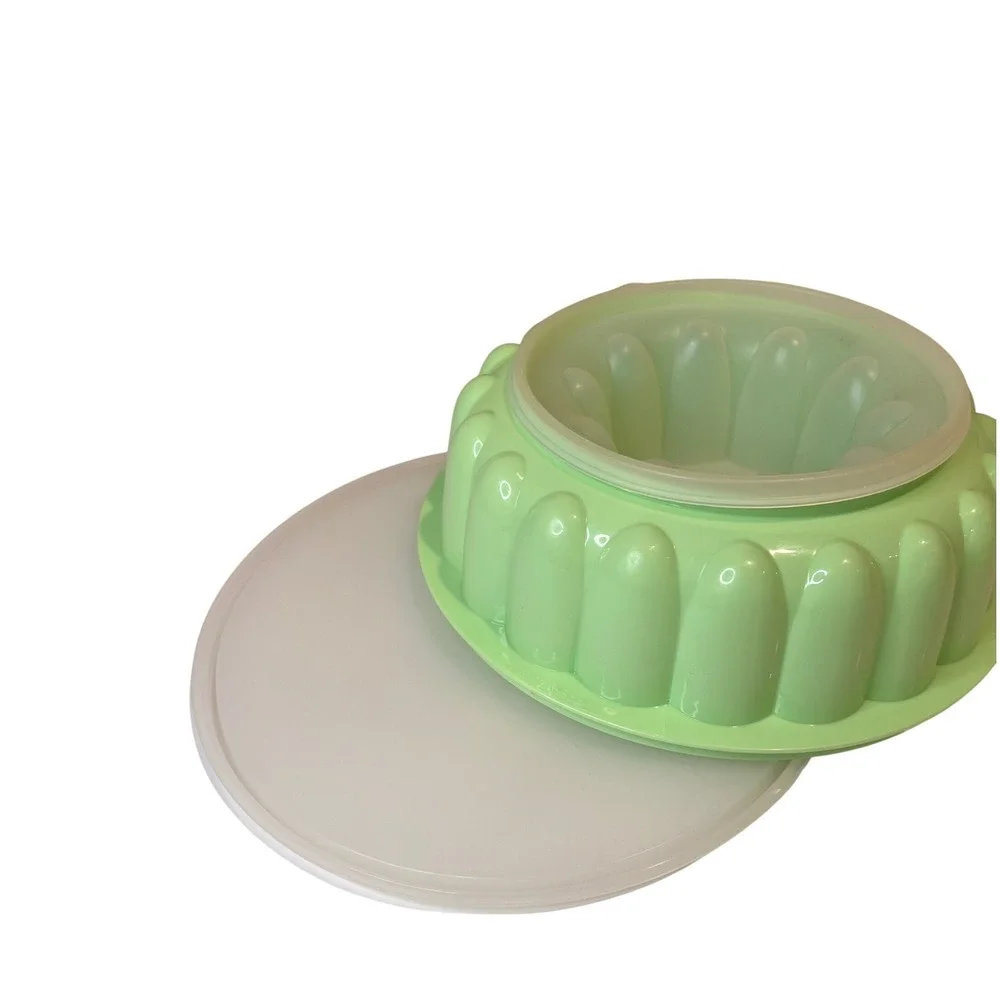 Vintage Tupperware Jello Mold Green Ring Mold with Lid‎ 1970s Retro Kitchenware